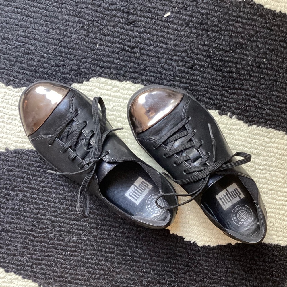 FITFLOP Sporty mirror-toe sneakers in soft black leather, Sz 6